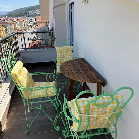 Spacious&scenic Attic In Center