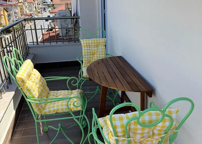 Spacious&scenic Attic In Center