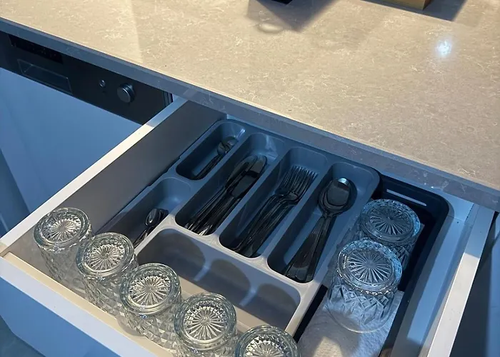 Spacious&scenic Attic In Center