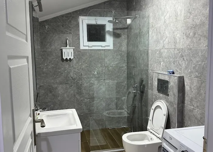 Spacious&scenic Attic In Center *